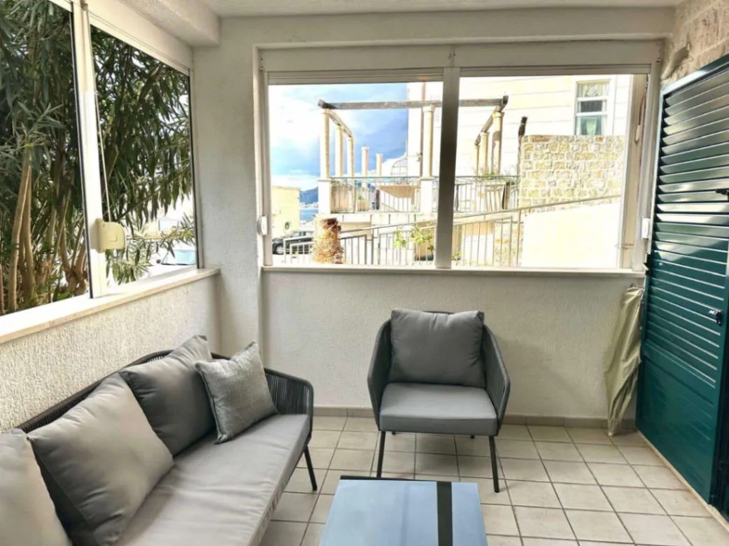 Sale, two bedroom apartment, 70m², Sveti Stefan, Budva