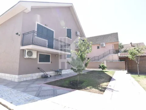 Rent, house, 200m², Stari Aerodrom, Podgorica - image 25