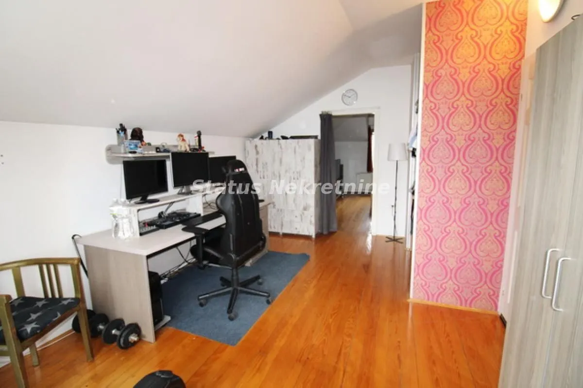 Prodaja, kuća, 330m², Čenej, Novi Sad Sve Podlokacije