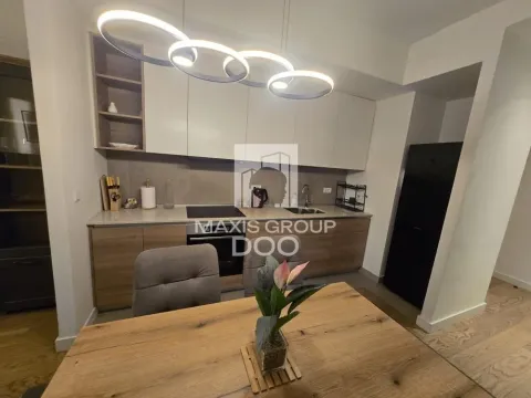 Izdavanje, trosoban stan, 80m², Savski Venac, Beograd - image 1