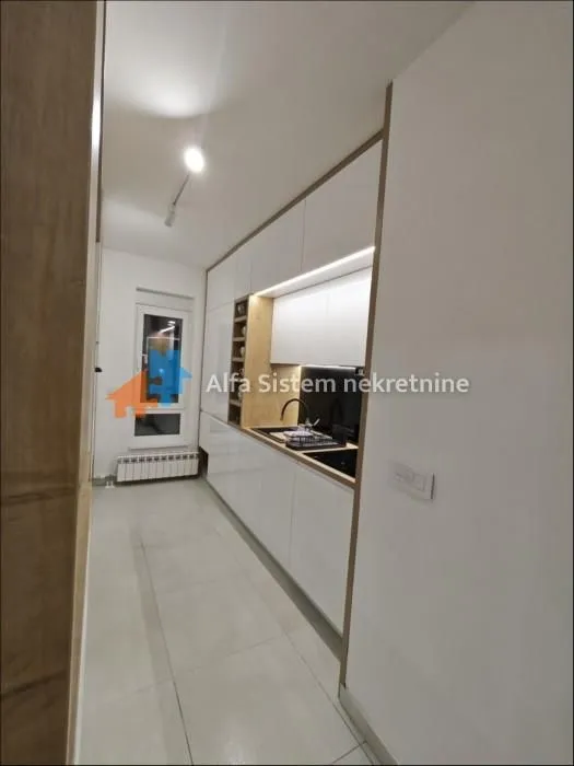 Izdavanje, trosoban stan, 112m², Novi Beograd Blok 65, Novi Beograd Sve Podlokacije