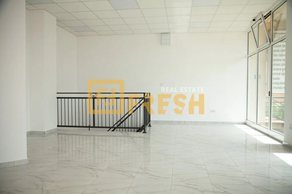 Izdavanje, poslovni prostor, 84m², Stari Aerodrom, Podgorica