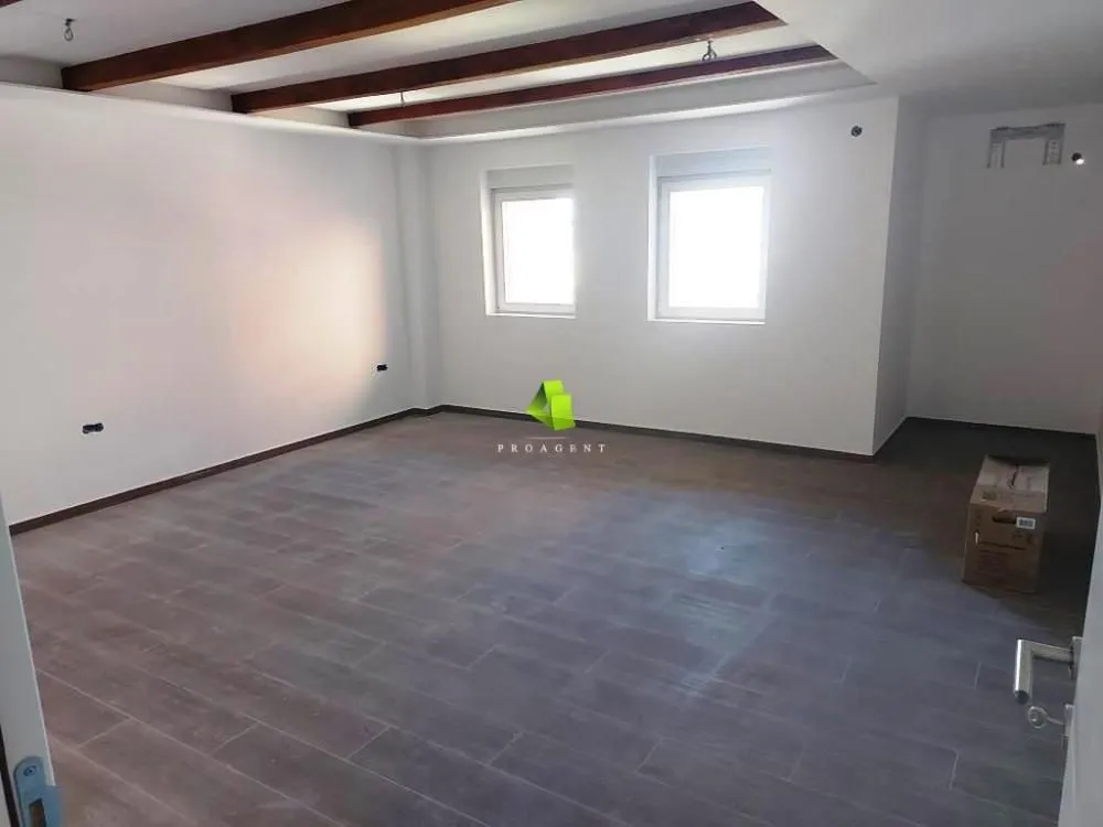 Rent, office space, 240m², Medijana, Niš