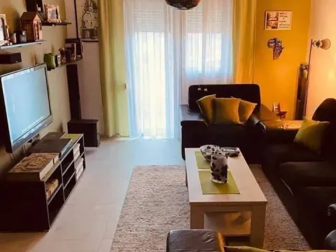 Prodaja, dvosoban stan, 70m², Stari Aerodrom, Podgorica - image 3