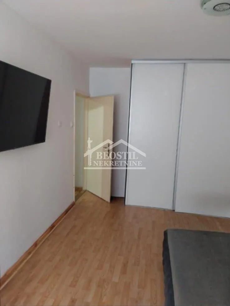 Prodaja, dvosoban stan, 61m², Resnik, Beograd