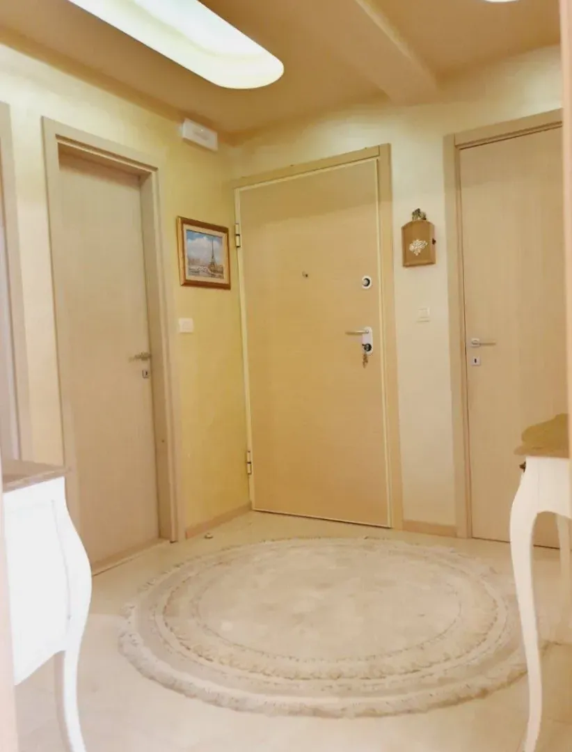 Izdavanje, trosoban stan, 100m², City Kvart, Podgorica