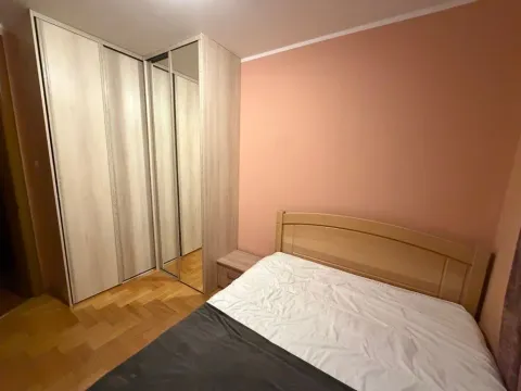 Bedroom with a double bed and a built-in wardrobe with a mirror. - image 8