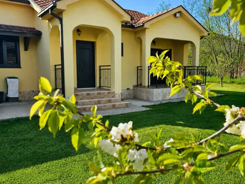 Rent, house, 128m², Podgorica, Crna Gora - image 1