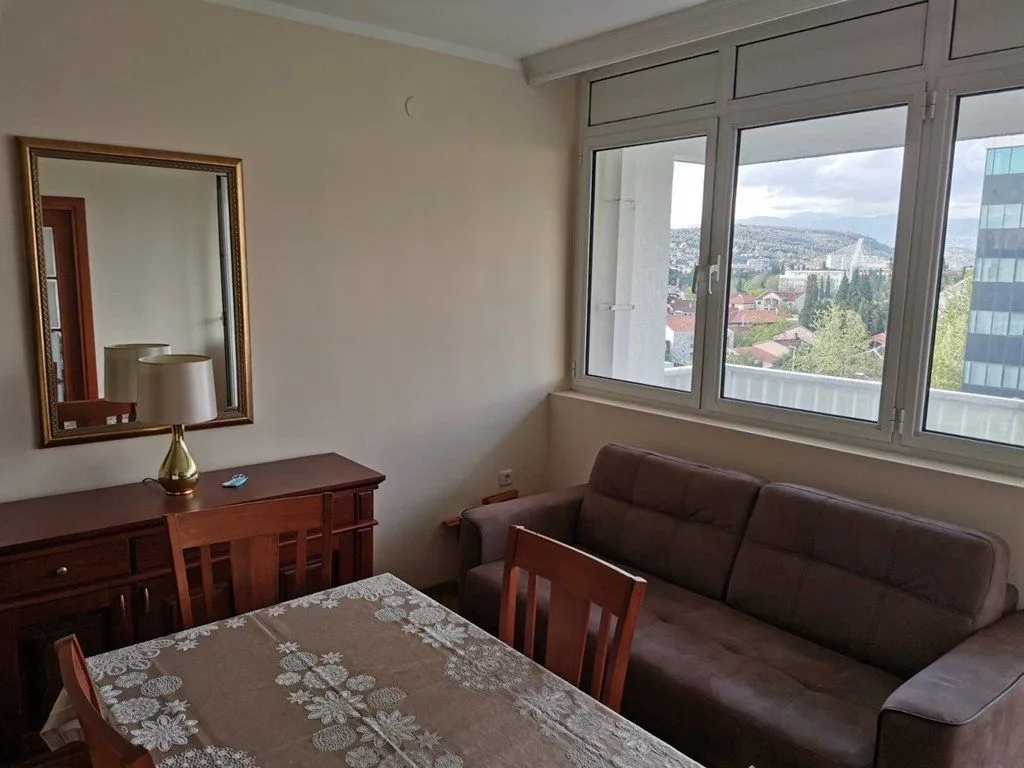 Izdavanje, jednosoban stan, 65m², Centar, Podgorica