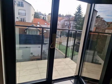 Izdavanje, trosoban stan, 80m², Senjak, Beograd - image 7