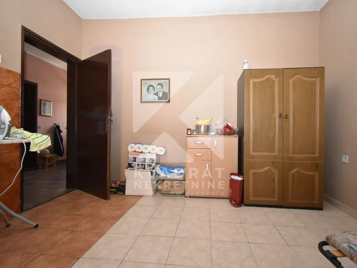 Prodaja, kuća, 200m², Tološi, Podgorica