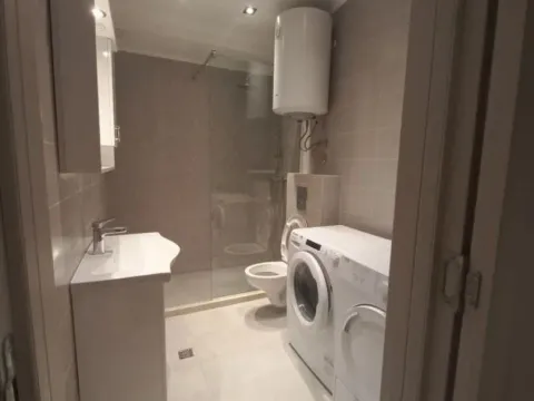 Izdavanje, dvosoban stan, 90m², Kalimanj, Tivat - image 9