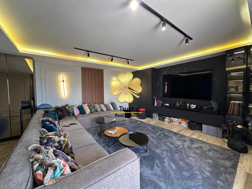 Prodaja, trosoban stan, 195m², Pobrežje, Podgorica