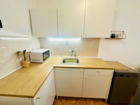 Rent, one bedroom apartment, 50m², Podkošljun, Budva - image 2