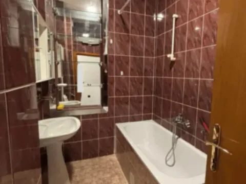 Izdavanje, poslovni prostor, 60m², Centar, Podgorica - image 9