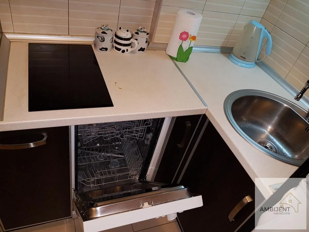 Rent, three bedroom apartment, 73m², Crveni Krst, Beograd