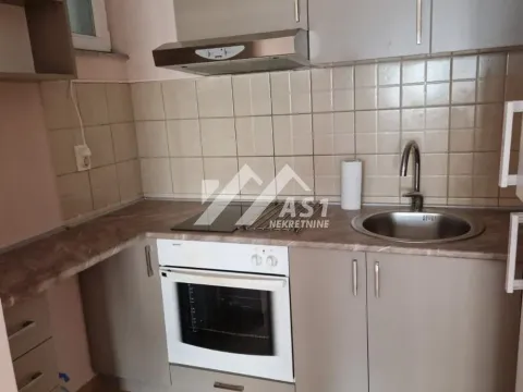 Izdavanje, trosoban stan, 58m², Centar, Novi Sad - image 3