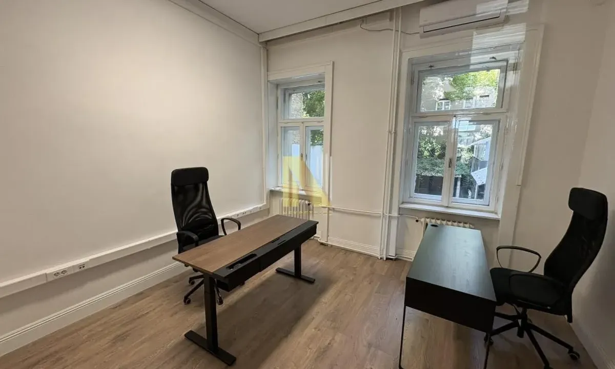 Izdavanje, poslovni prostor, 79m², Centar, Novi Sad