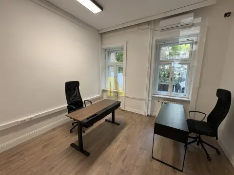 Izdavanje, poslovni prostor, 79m², Centar, Novi Sad