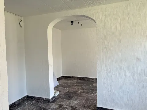 Izdavanje, poslovni prostor, 60m², Makedonsko naselje, Bar - image 10