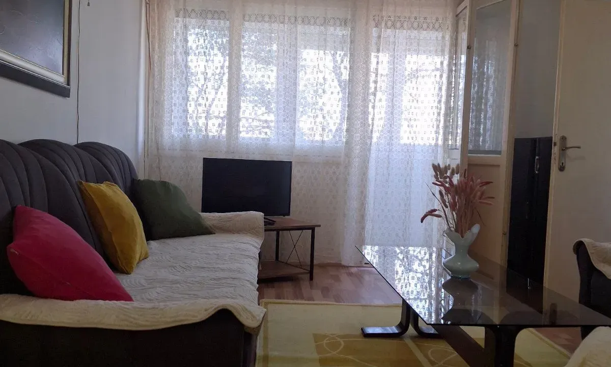 Izdavanje, dvosoban stan, 70m², Pobrežje, Podgorica