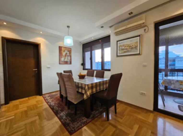 Prodaja, trosoban stan, 94m², Centar, Podgorica
