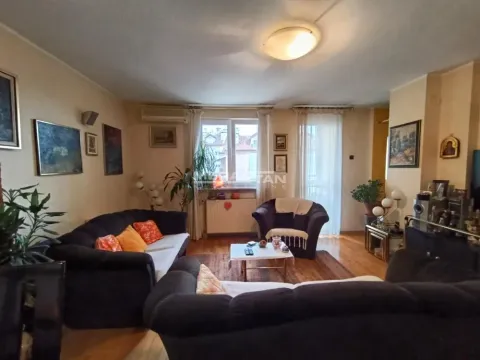 Prodaja, trosoban stan, 93m², Karaburma, Palilula Sve Podlokacije - image 1