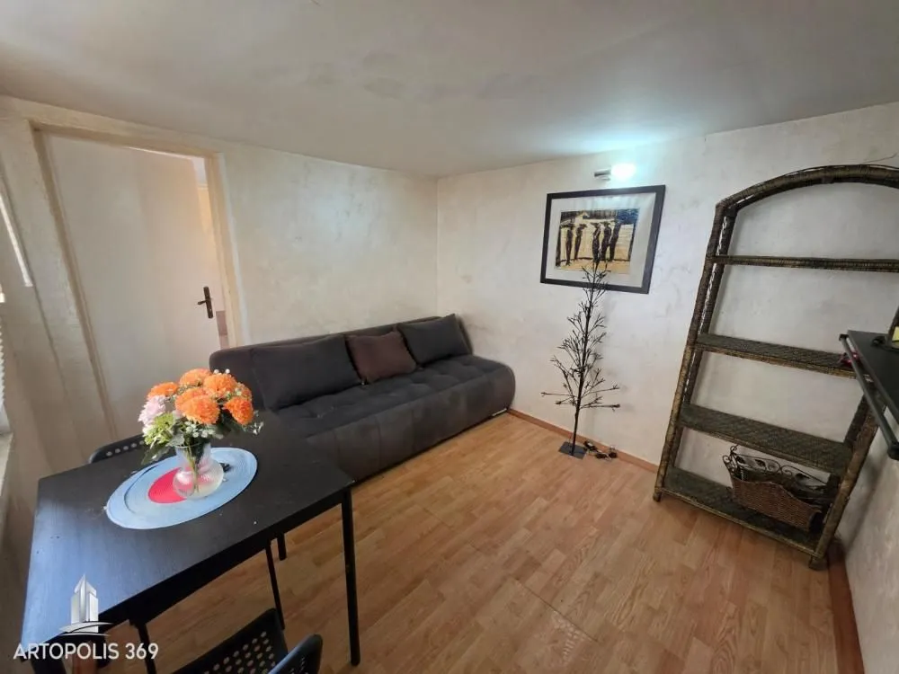 Izdavanje, jednosoban stan, 27m², Zvezdara Sve Podlokacije, Beograd