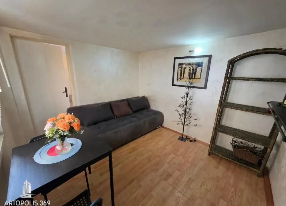 Izdavanje, jednosoban stan, 27m², Zvezdara Sve Podlokacije, Beograd