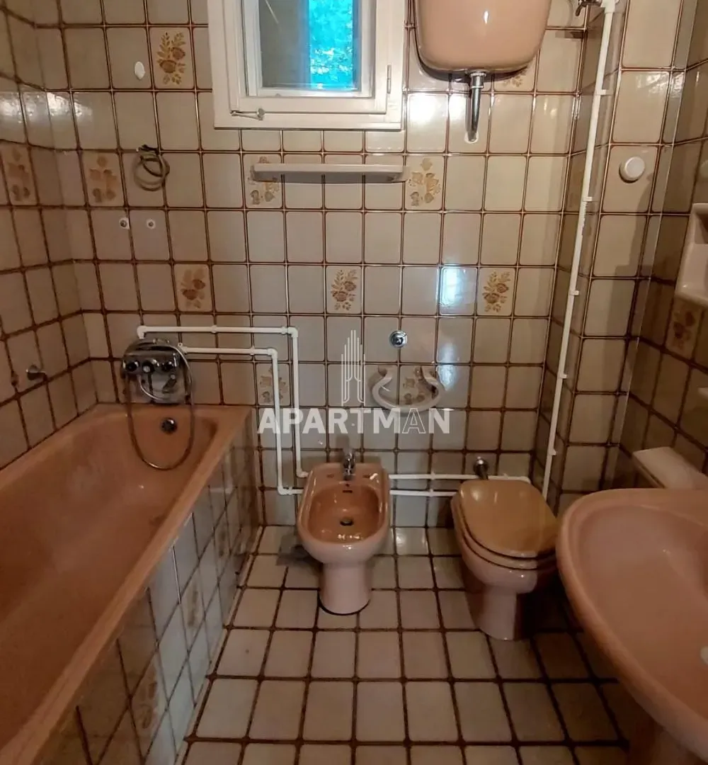 Prodaja, kuća, 320m², Sremčica, Beograd
