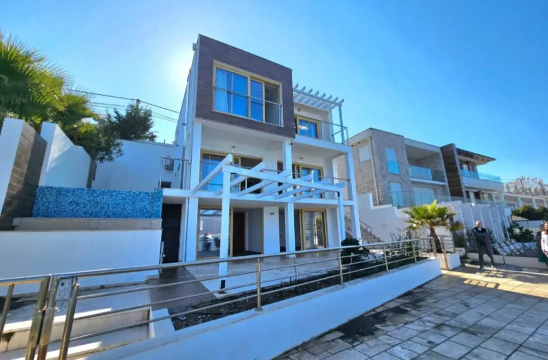 Prodaja, kuća, 250m², Krašići, Tivat