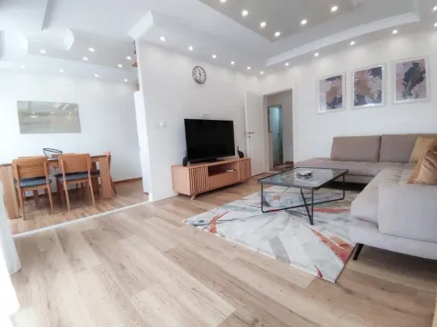 Izdavanje, dvosoban stan, 86m², Centar, Podgorica - image 1