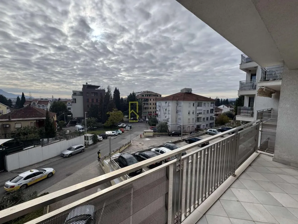 Rent, three bedroom apartment, 161m², Gorica C, Podgorica