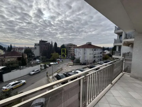 Izdavanje, trosoban stan, 161m², Gorica C, Podgorica - image 14