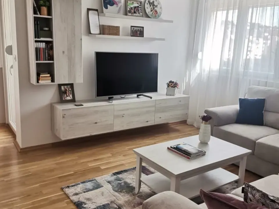 Izdavanje, jednosoban stan, 50m², Blok 9, Podgorica