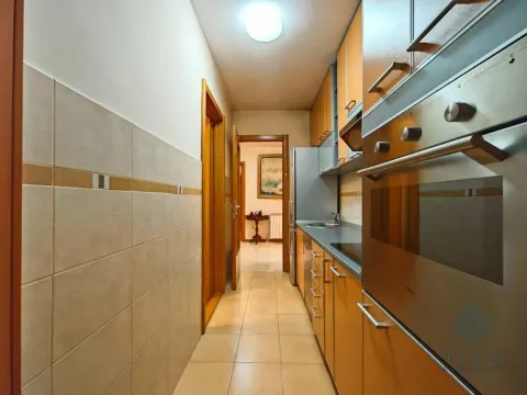 Izdavanje, trosoban stan, 115m², Stari Aerodrom, Podgorica - image 19