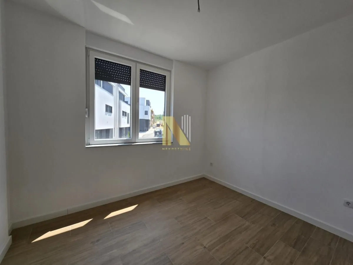Prodaja, četvorosoban stan, 72m², Karagača, Petrovaradin