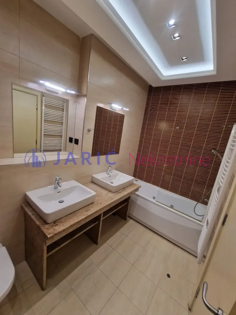 Izdavanje, četvorosoban stan, 148m², Dedinje Sve Podlokacije, Beograd
