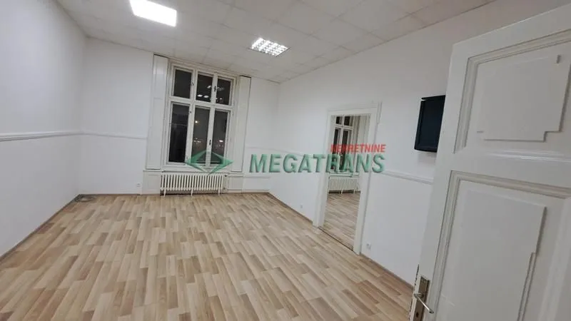 Izdavanje, trosoban stan, 108m², Novi Sad Sve Podlokacije, Novi Sad