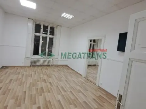 Izdavanje, trosoban stan, 108m², Novi Sad Sve Podlokacije, Novi Sad