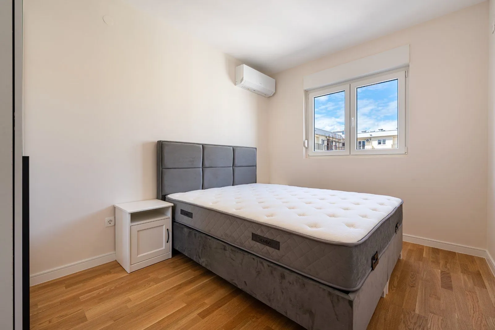 Izdavanje, jednosoban stan, 42m², Pobrežje, Podgorica