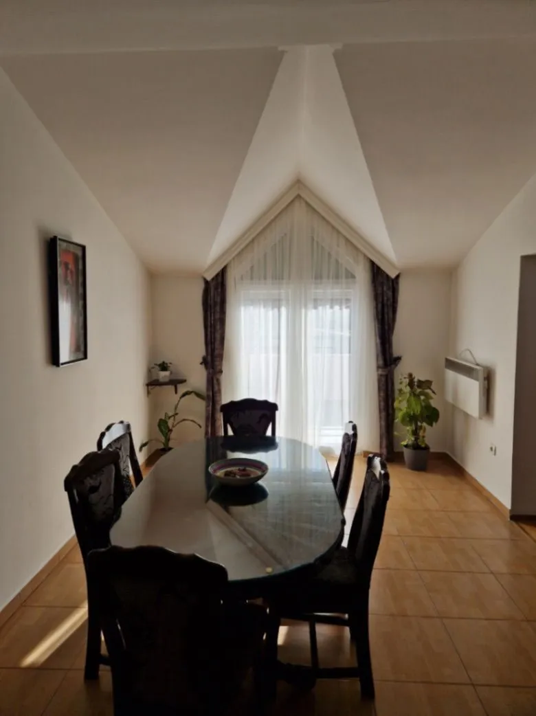Izdavanje, dvosoban stan, 115m², Tološi, Podgorica