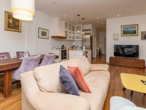 Izdavanje, trosoban stan, 118m², Preko Morače, Podgorica - image 2