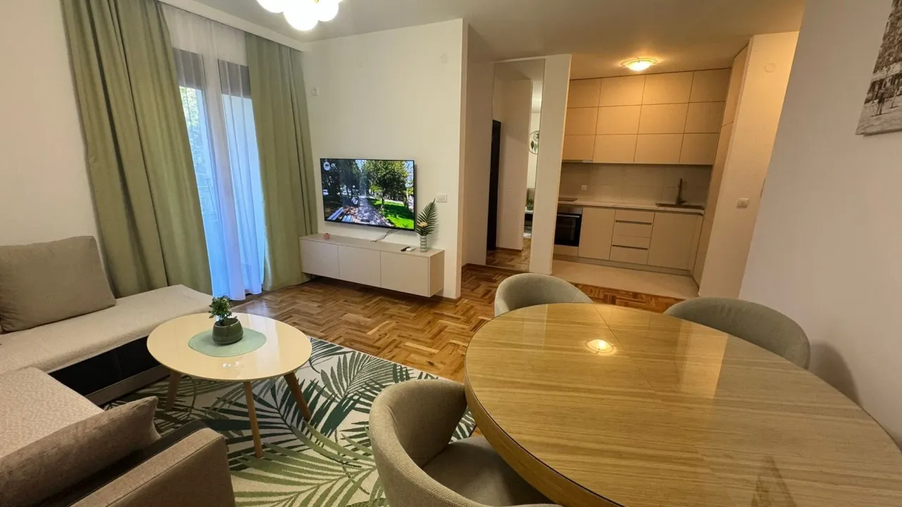 Izdavanje, jednosoban stan, 50m², Bečići, Budva