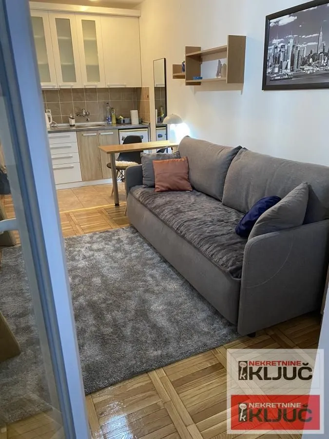 Izdavanje, garsonjera, 26m², Grbavica, Novi Sad Sve Podlokacije