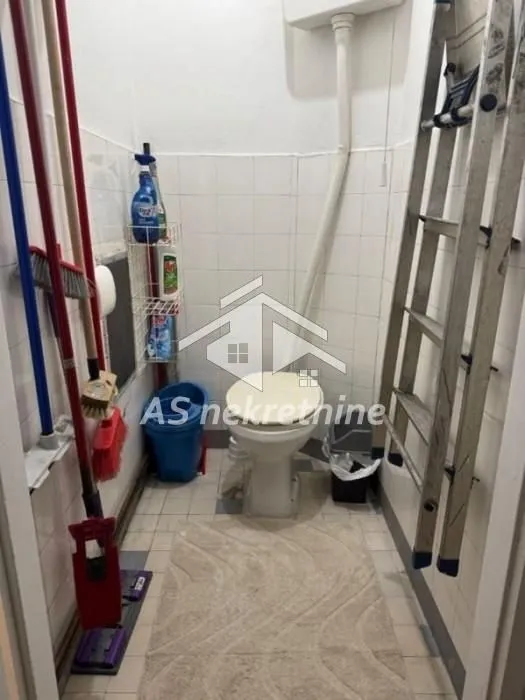 Izdavanje, četvorosoban stan, 79m², Autokomanda, Voždovac Sve Podlokacije
