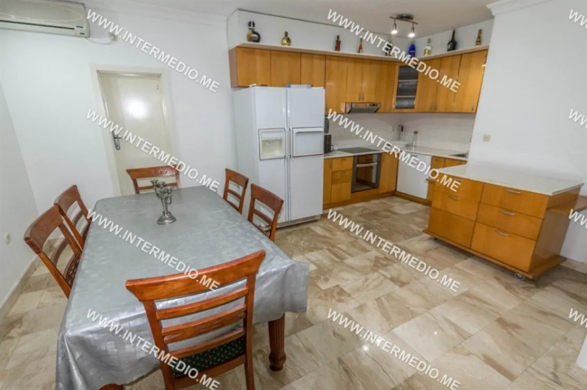 Prodaja, dvosoban stan, 76m², Savina, Herceg Novi