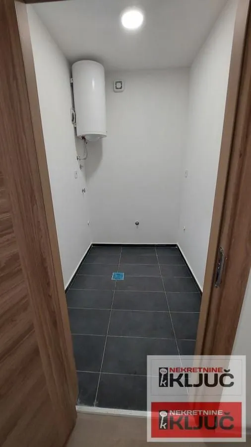 Prodaja, četvorosoban stan, 78m², Sremska Kamenica, Petrovaradin