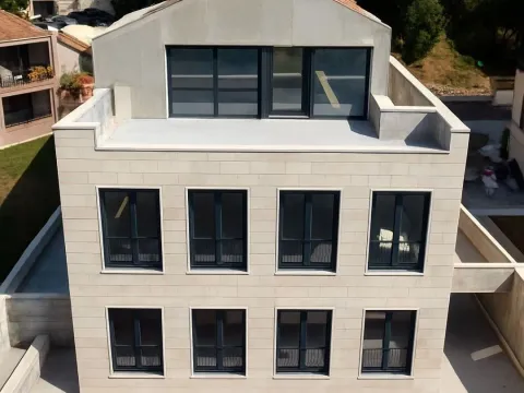 Prodaja, dvosoban stan, 70m², Dobrota, Kotor - image 2