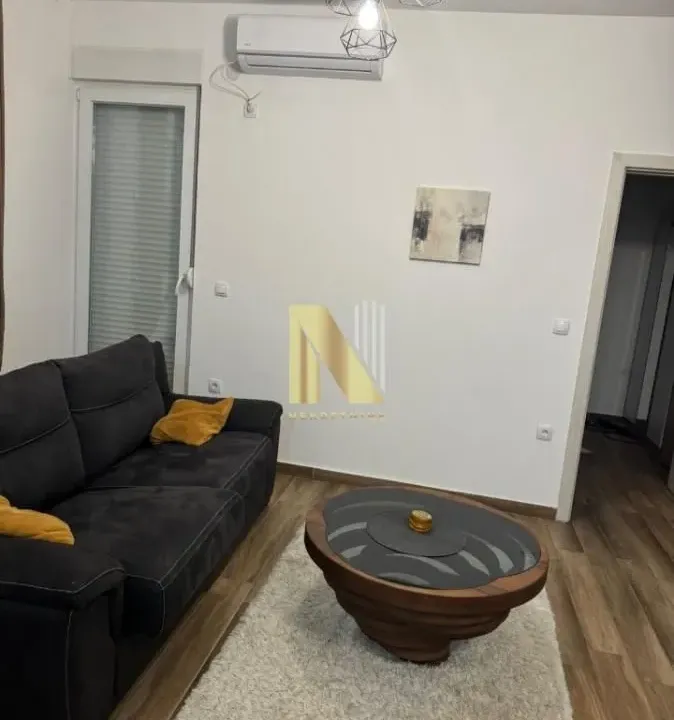 Prodaja, jednosoban stan, 44m², Centar, Inđija